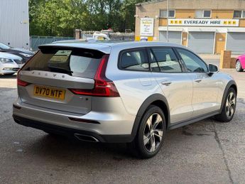 VOLVO V60 CROSS COUNTRY 2.0 B5 MHEV Estate 5dr Petrol Hybrid Auto AWD Euro 6 (s/s) (250 