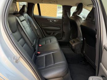 VOLVO V60 CROSS COUNTRY 2.0 B5 MHEV Estate 5dr Petrol Hybrid Auto AWD Euro 6 (s/s) (250 