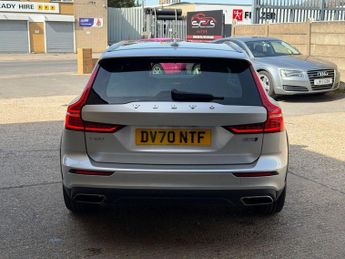 VOLVO V60 CROSS COUNTRY 2.0 B5 MHEV Estate 5dr Petrol Hybrid Auto AWD Euro 6 (s/s) (250 