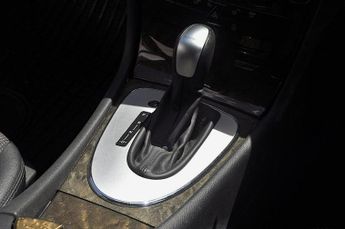 MERCEDES-BENZ E-CLASS 2.1 E220 CDI Avantgarde Saloon 4dr Diesel Automatic (188 g/km, 1
