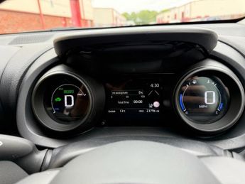 TOYOTA YARIS 1.5 VVT-h Design Hatchback 5dr Petrol Hybrid E-CVT Euro 6 (s/s) 
