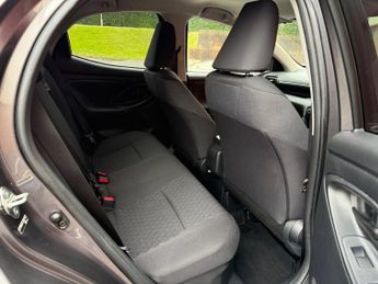 TOYOTA YARIS 1.5 VVT-h Design Hatchback 5dr Petrol Hybrid E-CVT Euro 6 (s/s) 