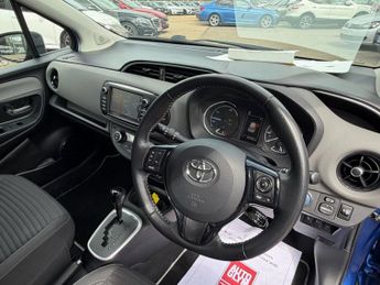 TOYOTA YARIS 1.5 VVT-h Icon Tech Hatchback 5dr Petrol Hybrid E-CVT Euro 6 (s/
