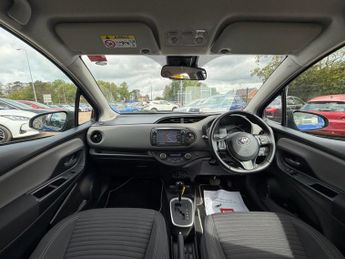TOYOTA YARIS 1.5 VVT-h Icon Tech Hatchback 5dr Petrol Hybrid E-CVT Euro 6 (s/