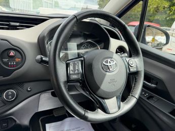 TOYOTA YARIS 1.5 VVT-h Icon Tech Hatchback 5dr Petrol Hybrid E-CVT Euro 6 (s/