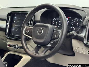 VOLVO XC40 2.0 D3 Momentum SUV 5dr Diesel Auto Euro 6 (s/s) (150 ps)