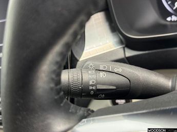 VOLVO XC40 2.0 D3 Momentum SUV 5dr Diesel Auto Euro 6 (s/s) (150 ps)