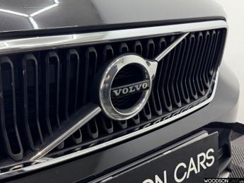 VOLVO XC40 2.0 D3 Momentum SUV 5dr Diesel Auto Euro 6 (s/s) (150 ps)