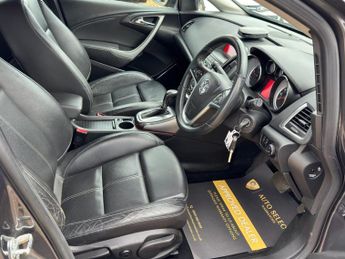 VAUXHALL ASTRA 2.0 CDTi Elite Hatchback 5dr Diesel Auto Euro 5 (165 ps)