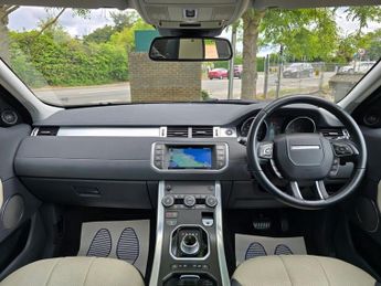 LAND ROVER RANGE ROVER EVOQUE 2.0 TD4 SE Tech SUV 5dr Diesel Auto 4WD Euro 6 (s/s) (180 ps)