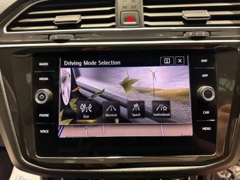 VOLKSWAGEN TIGUAN 1.5 TSI EVO R-Line Tech SUV 5dr Petrol DSG Euro 6 (s/s) (150 ps)