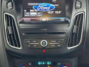 FORD FOCUS 1.6 Titanium Estate 5dr Petrol Powershift Euro 6 (125 ps)