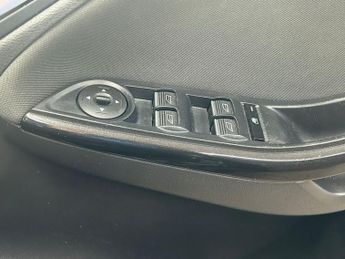 FORD FOCUS 1.6 Titanium Estate 5dr Petrol Powershift Euro 6 (125 ps)