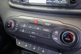 KIA SORENTO 2.2 CRDi KX-4 SUV 5dr Diesel Auto AWD Euro 6 (197 bhp)
