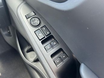 HYUNDAI IONIQ 1.6 h-GDi GPF SE Hatchback 5dr Petrol Hybrid DCT Euro 6 (s/s) (1