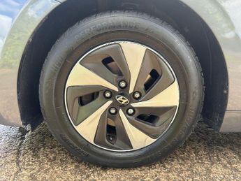 HYUNDAI IONIQ 1.6 h-GDi GPF SE Hatchback 5dr Petrol Hybrid DCT Euro 6 (s/s) (1