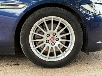 JAGUAR XE 2.0d Prestige Saloon 4dr Diesel Auto Euro 6 (s/s) (163 ps)