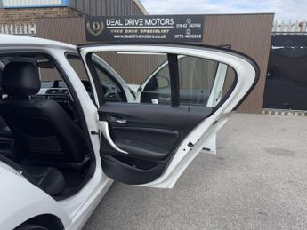 BMW 1 SERIES 1.5 118i SE Business Hatchback 5dr Petrol Auto Euro 6 (s/s) (136