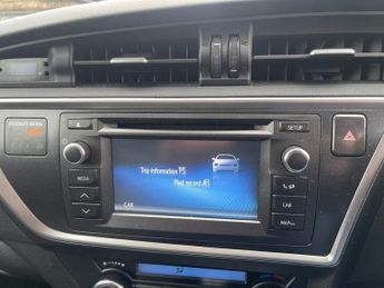 TOYOTA AURIS 1.6 V-Matic Icon Plus Hatchback 5dr Petrol Multidrive S Euro 5 (