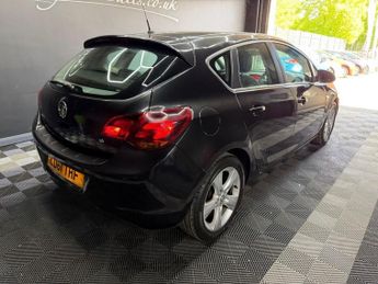 VAUXHALL ASTRA 1.6 16v SRi Hatchback 5dr Petrol Auto Euro 5 (115 ps)