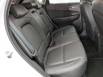 HYUNDAI KONA 64kWh Premium SE SUV 5dr Electric Auto (7kW Charger) (204 ps)