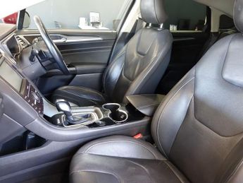 FORD MONDEO 2.0 TDCi Titanium Hatchback 5dr Diesel Powershift Euro 6 (s/s) (