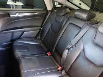 FORD MONDEO 2.0 TDCi Titanium Hatchback 5dr Diesel Powershift Euro 6 (s/s) (