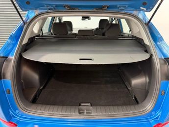 HYUNDAI TUCSON 2.0 CRDi SE Nav SUV 5dr Diesel Auto 4WD Euro 6 (136 ps)