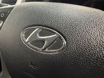 HYUNDAI TUCSON 2.0 CRDi SE Nav SUV 5dr Diesel Auto 4WD Euro 6 (136 ps)