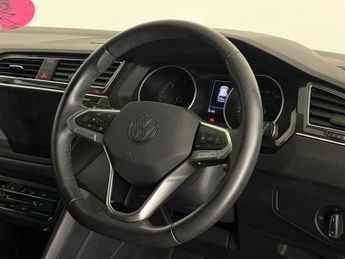 VOLKSWAGEN TIGUAN 2.0 TDI Life SUV 5dr Diesel DSG Euro 6 (s/s) (150 ps)