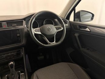 VOLKSWAGEN TIGUAN 2.0 TDI Life SUV 5dr Diesel DSG Euro 6 (s/s) (150 ps)