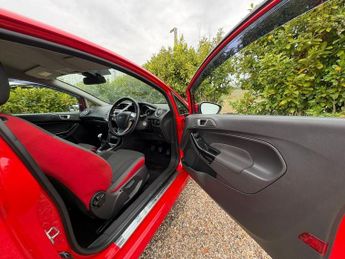 FORD FIESTA 1.0T EcoBoost Zetec Hatchback 3dr Petrol Manual Euro 5 (s/s) (10