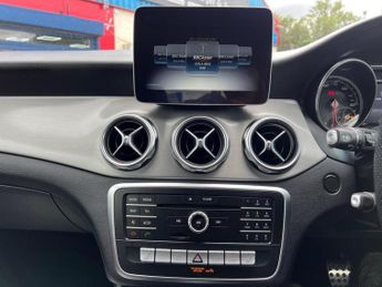 MERCEDES-BENZ GLA 1.6 GLA200 AMG Line (Premium Plus) 7G-DCT Euro 6 (s/s) 5dr