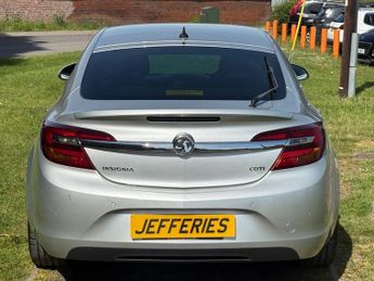 VAUXHALL INSIGNIA 2.0 CDTi ecoFLEX SRi Nav Hatchback 5dr Diesel Manual Euro 5 (s/s