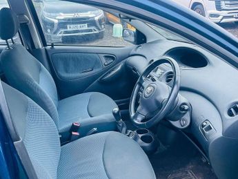TOYOTA YARIS 1.0 VVT-i Blue 5dr