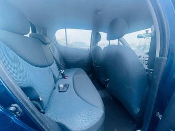 TOYOTA YARIS 1.0 VVT-i Blue 5dr