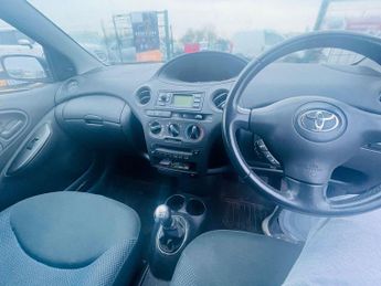 TOYOTA YARIS 1.0 VVT-i Blue 5dr