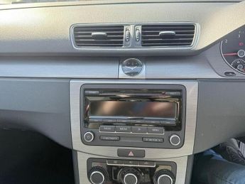 VOLKSWAGEN PASSAT 2.0 TDI BlueMotion Tech SE Euro 5 (s/s) 4dr