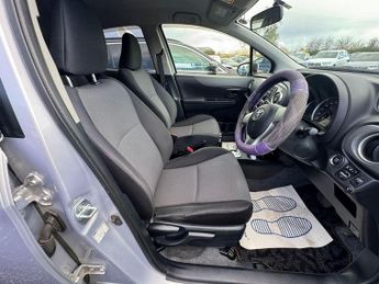 TOYOTA VITZ 5dr Auto