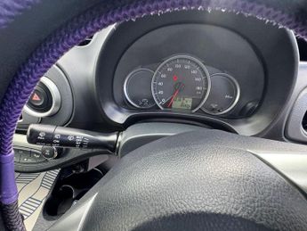 TOYOTA VITZ 5dr Auto