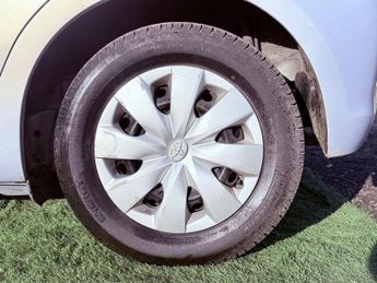 TOYOTA VITZ 5dr Auto