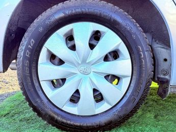 TOYOTA VITZ 5dr Auto