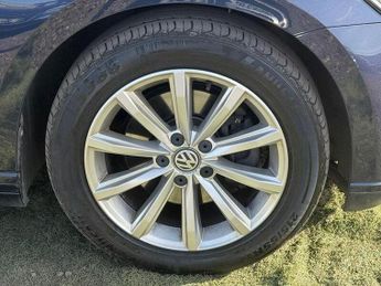 VOLKSWAGEN PASSAT 2.0 TDI BlueMotion Tech SE Business DSG Euro 6 (s/s) 4dr