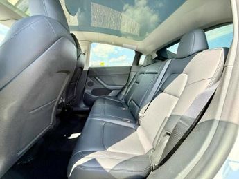 TESLA MODEL Y Auto RWD 5dr