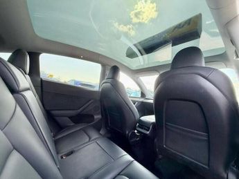 TESLA MODEL Y Auto RWD 5dr