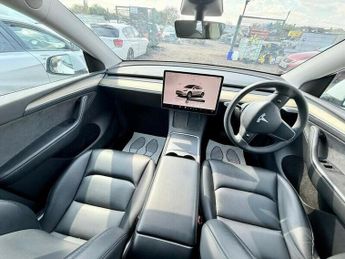 TESLA MODEL Y Auto RWD 5dr