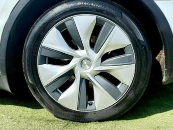 TESLA MODEL Y Auto RWD 5dr