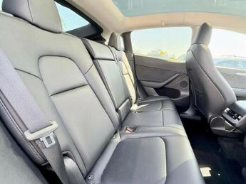 TESLA MODEL Y Auto RWD 5dr