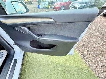 TESLA MODEL Y Auto RWD 5dr
