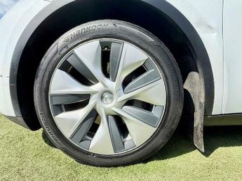 TESLA MODEL Y Auto RWD 5dr